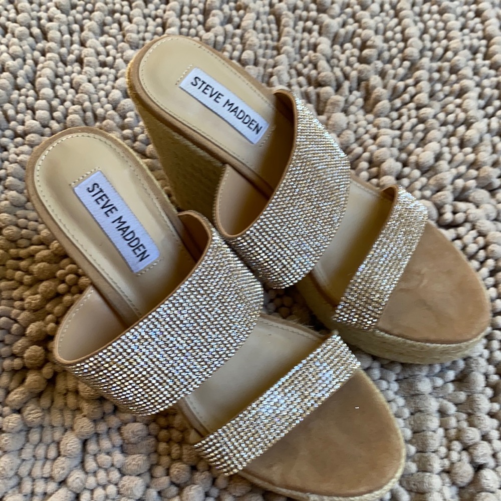 Steven Madden like brand new, gold pumps